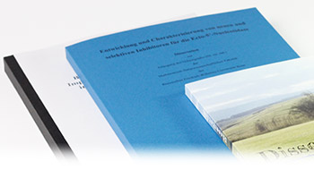 Jahresarbeit als Heissleimbindung ducken und binden lassen. Dieses Foto zeigt eine Jahresarbeit als Softcover Leimbindung.