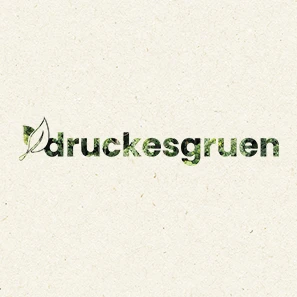 Logo-Schriftzug von druckesgruen vor Naturpapier-Hintergrund