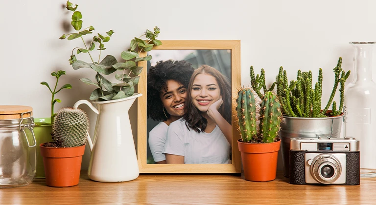 Fotoprodukte drucken lassen - Foto in Rahmen auf Kommode